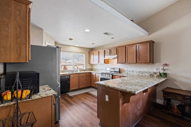 5110 W Simpson Avenue, Fresno, CA 93722