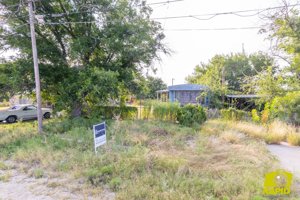 Image 1 of property listing at 304 S Cottonwood Street, Eldorado, TX 76936