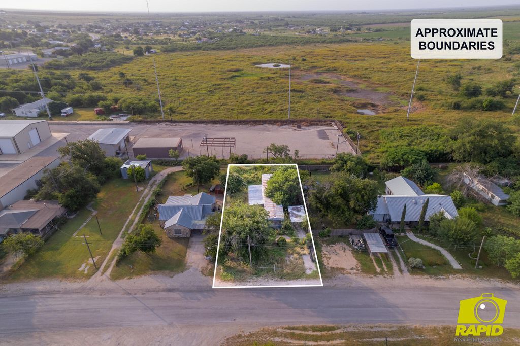 Image 12 of property listing at 304 S Cottonwood Street, Eldorado, TX 76936