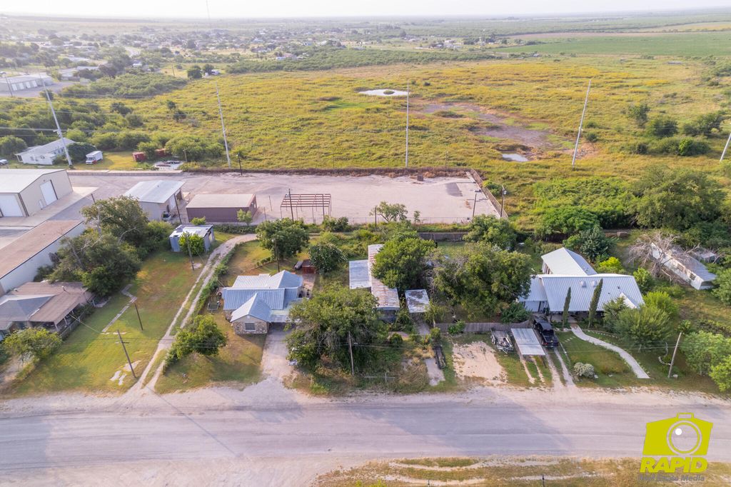 Image 13 of property listing at 304 S Cottonwood Street, Eldorado, TX 76936