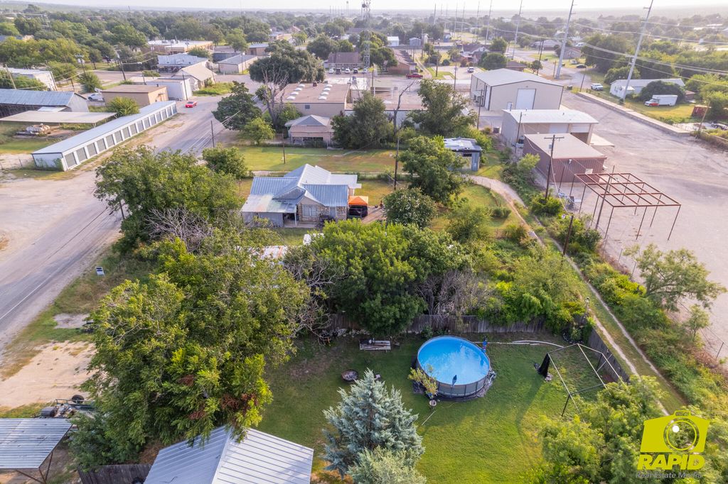 Image 9 of property listing at 304 S Cottonwood Street, Eldorado, TX 76936
