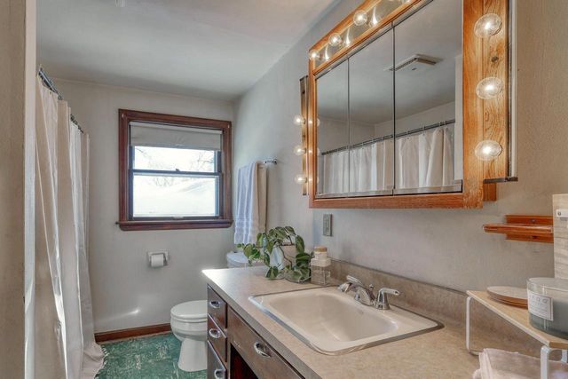 132 Caldwell STREET, Pewaukee, WI 53072