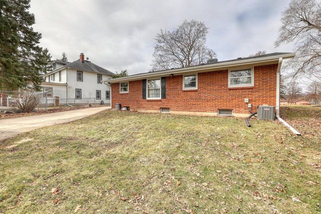 132 Caldwell STREET, Pewaukee, WI 53072