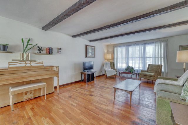 132 Caldwell STREET, Pewaukee, WI 53072