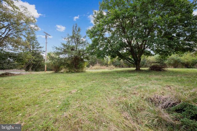 100 SIR WASHINGTON ST, Inwood, WV 25428