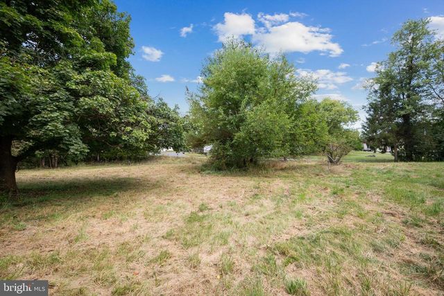 100 SIR WASHINGTON ST, Inwood, WV 25428