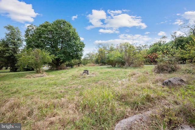 100 SIR WASHINGTON ST, Inwood, WV 25428