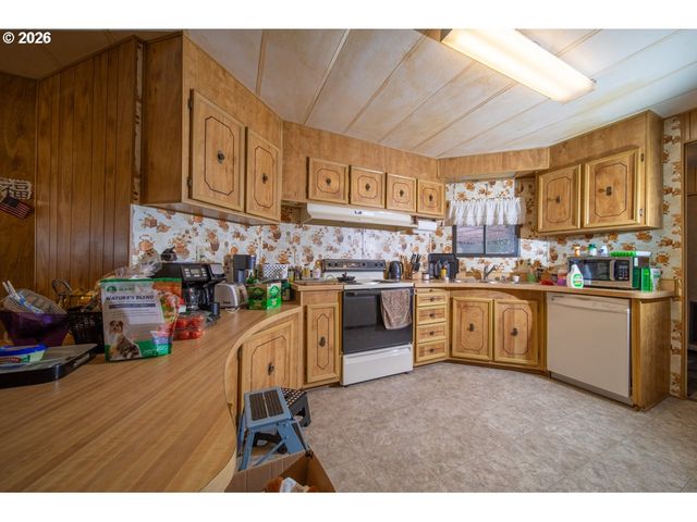 530 MYEENA Loop, Florence, OR 97439