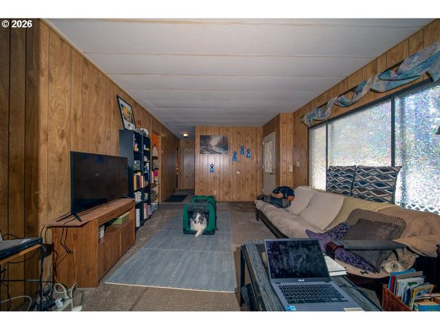 530 MYEENA Loop, Florence, OR 97439