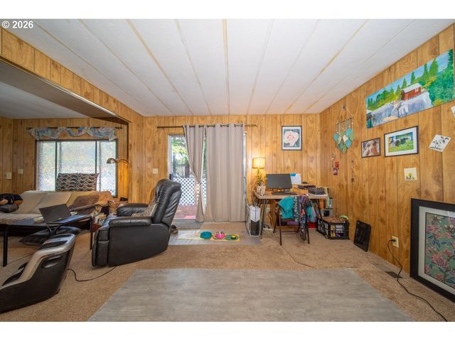 530 MYEENA Loop, Florence, OR 97439