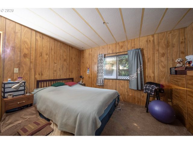 530 MYEENA Loop, Florence, OR 97439