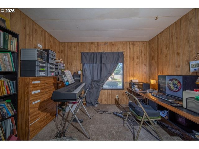 530 MYEENA Loop, Florence, OR 97439