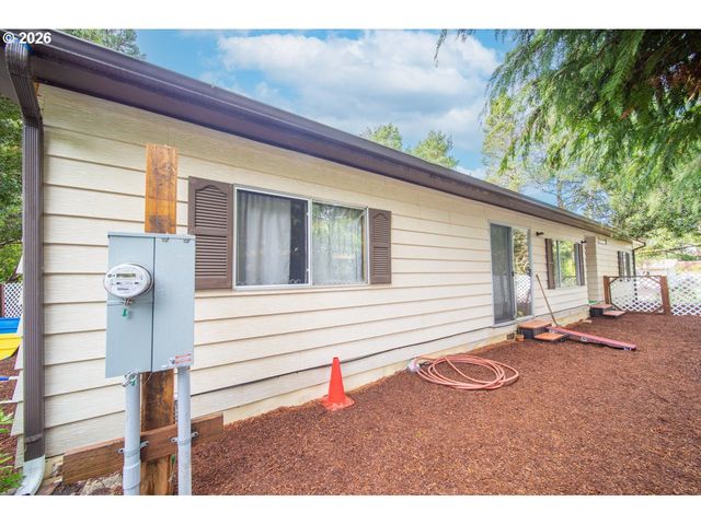 530 MYEENA Loop, Florence, OR 97439