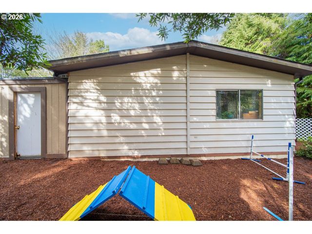 530 MYEENA Loop, Florence, OR 97439