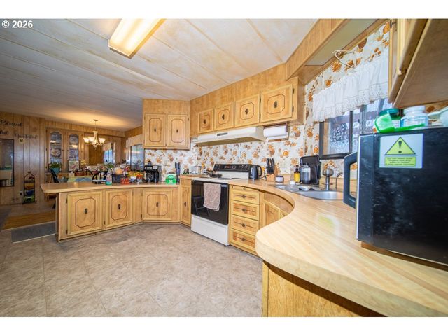 530 MYEENA Loop, Florence, OR 97439