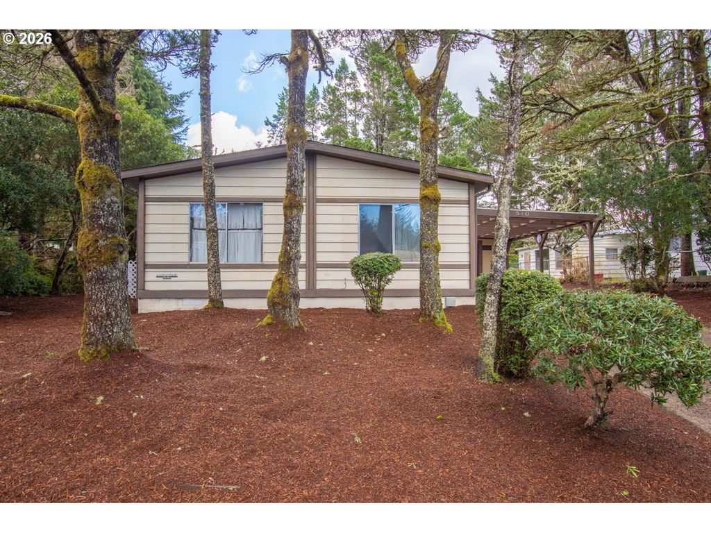 530 MYEENA Loop, Florence, OR 97439