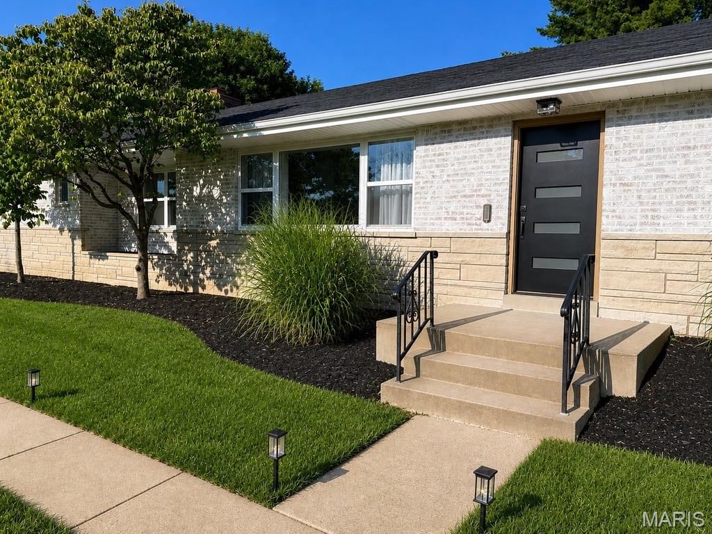 504 Wren Avenue, Manchester, MO 63021