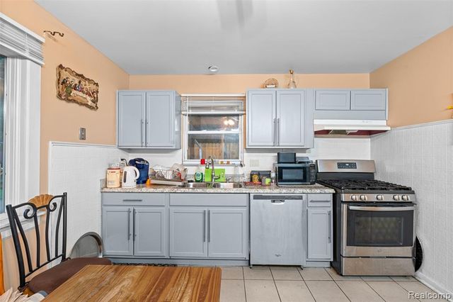 1579 Dulong Avenue, Madison Heights, MI 48071