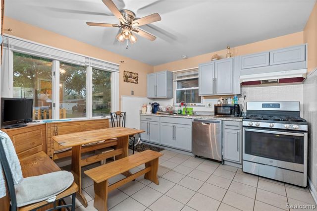 1579 Dulong Avenue, Madison Heights, MI 48071