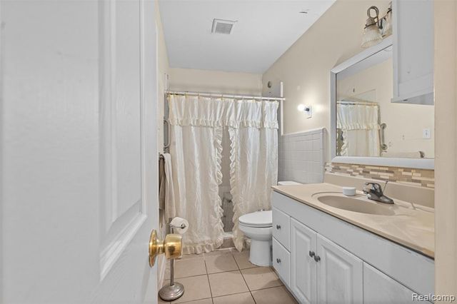 1579 Dulong Avenue, Madison Heights, MI 48071