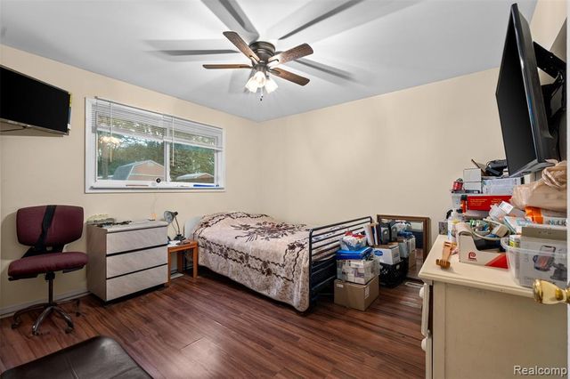 1579 Dulong Avenue, Madison Heights, MI 48071