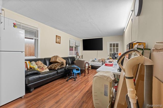 1579 Dulong Avenue, Madison Heights, MI 48071