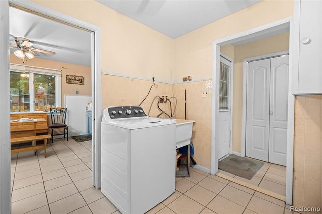 1579 Dulong Avenue, Madison Heights, MI 48071