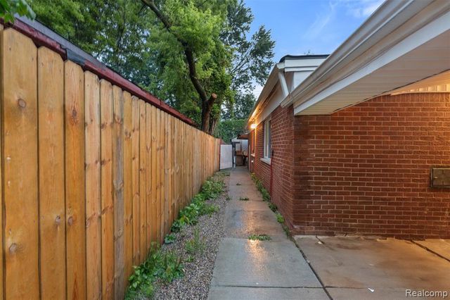 1579 Dulong Avenue, Madison Heights, MI 48071