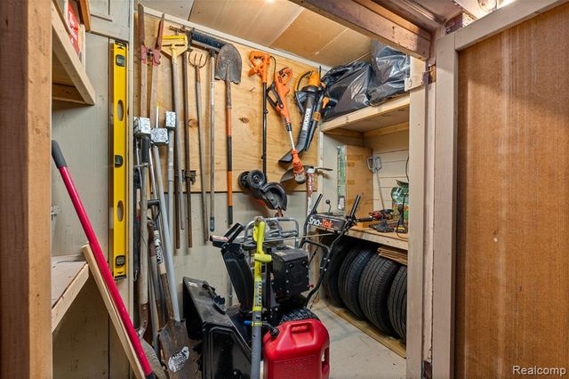 1579 Dulong Avenue, Madison Heights, MI 48071