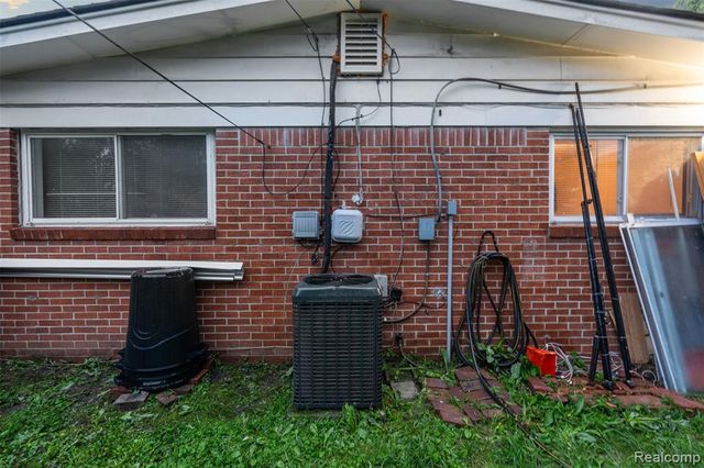 1579 Dulong Avenue, Madison Heights, MI 48071