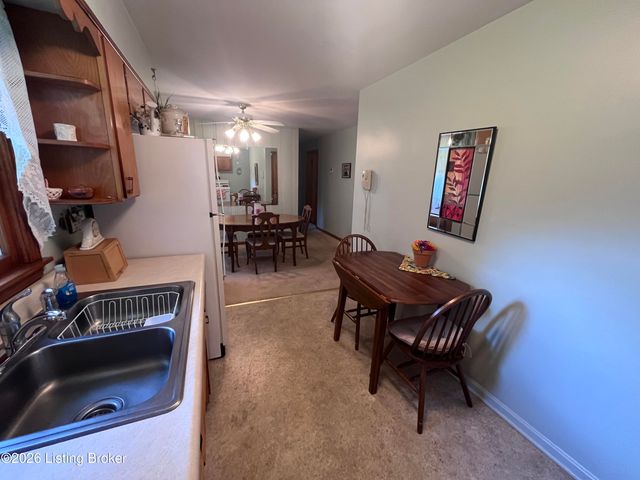 8005 Woodfern Way, Louisville, KY 40291