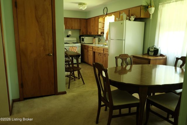 8005 Woodfern Way, Louisville, KY 40291