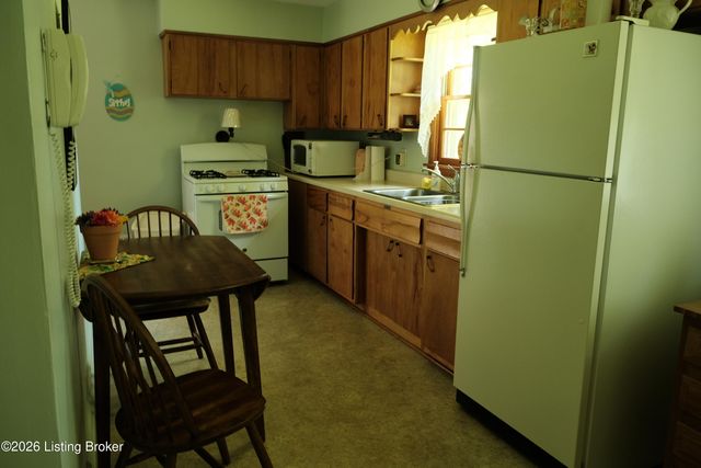 8005 Woodfern Way, Louisville, KY 40291