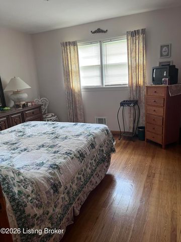 8005 Woodfern Way, Louisville, KY 40291