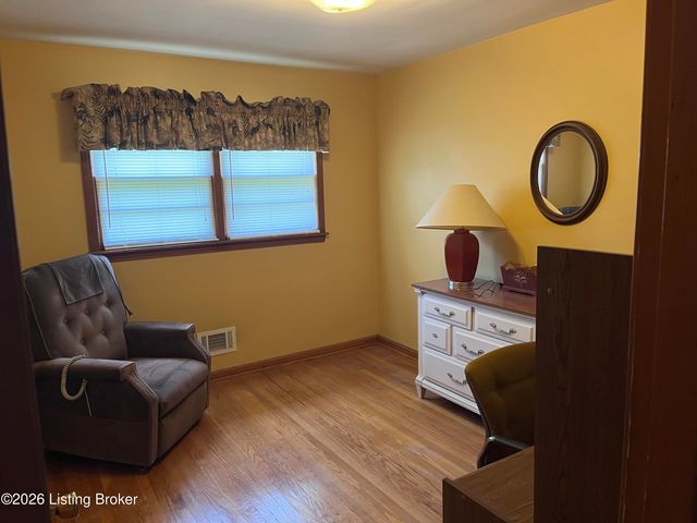 8005 Woodfern Way, Louisville, KY 40291