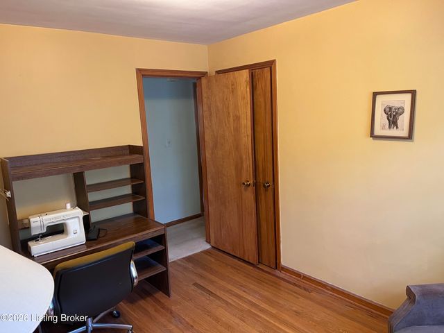 8005 Woodfern Way, Louisville, KY 40291
