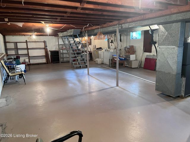 8005 Woodfern Way, Louisville, KY 40291