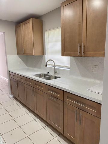 4714 Summit Villas, West Palm Beach, FL 33415