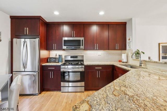 22 Dowitcher Ct, Wayne Twp., NJ 07470