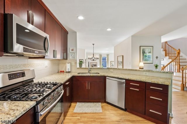 22 Dowitcher Ct, Wayne Twp., NJ 07470