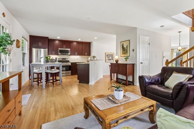 22 Dowitcher Ct, Wayne Twp., NJ 07470