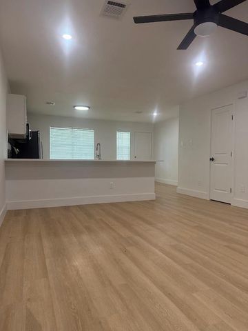 1818 River Crossing CIR D, Austin, TX 78741