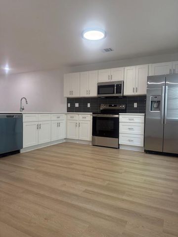 1818 River Crossing CIR D, Austin, TX 78741
