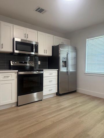 1818 River Crossing CIR D, Austin, TX 78741