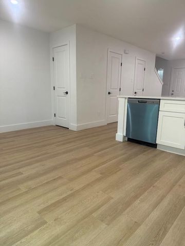 1818 River Crossing CIR D, Austin, TX 78741