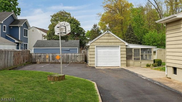 215 Fairfield Ave, Middlesex Boro, NJ 08846