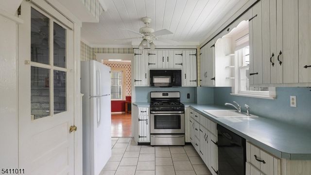 215 Fairfield Ave, Middlesex Boro, NJ 08846