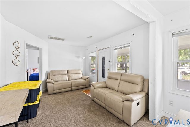 7 W Berry St, Sandston, VA 23150