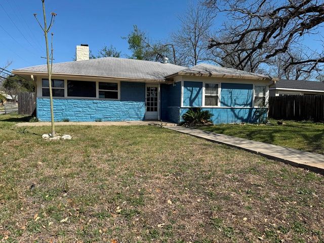 1120 Fisher ST, Taylor, TX 76574