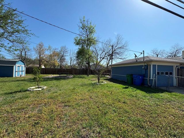 1120 Fisher ST, Taylor, TX 76574